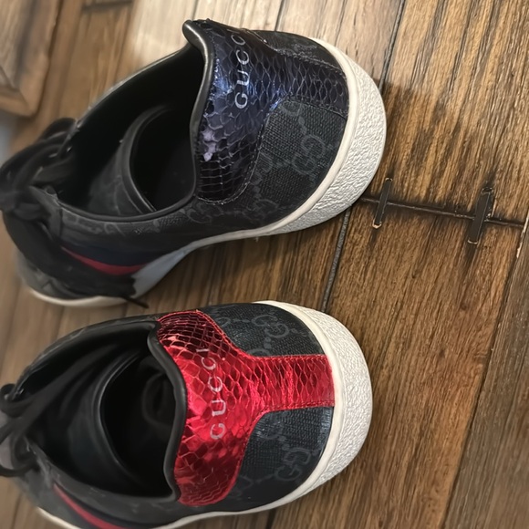 Men’s used Gucci shoes - Picture 3 of 4